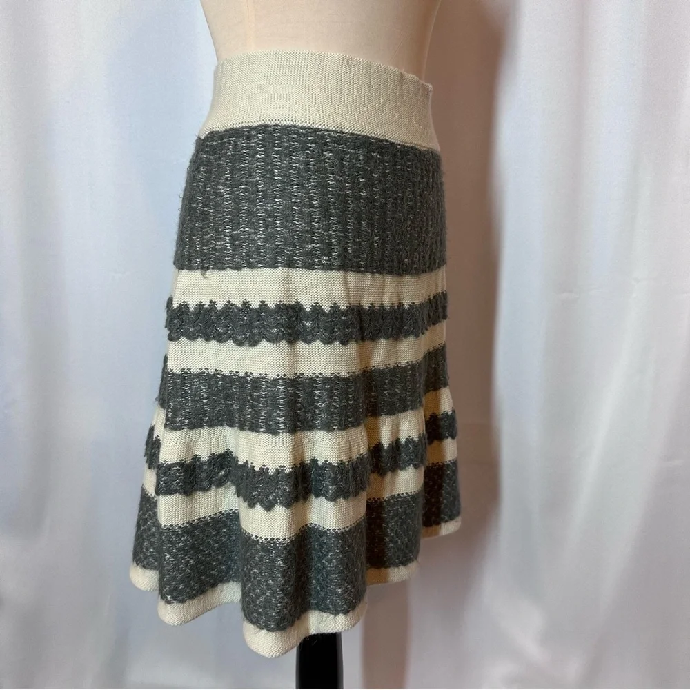 NWOT Cambridge‎ Dry Goods Skirt SZ M Knit Acrylic Wool Mohair Ivory Gray Flare